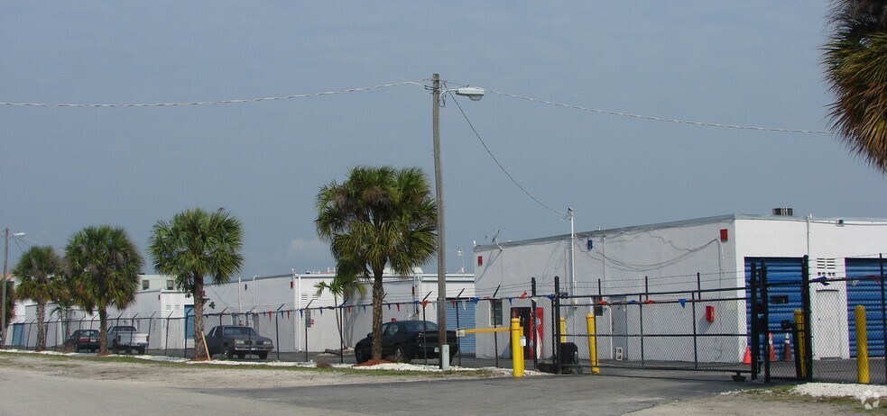 7401 NW 68th St, Miami, FL à louer - Photo du bâtiment - Image 2 de 5