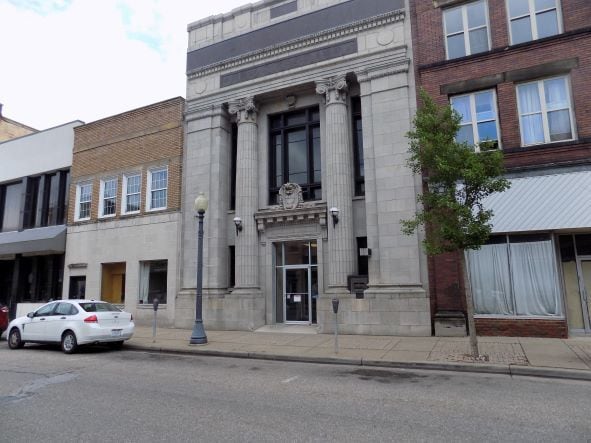 30 S 4th St, Martins Ferry, OH for lease - Primary Photo - Image 1 of 11