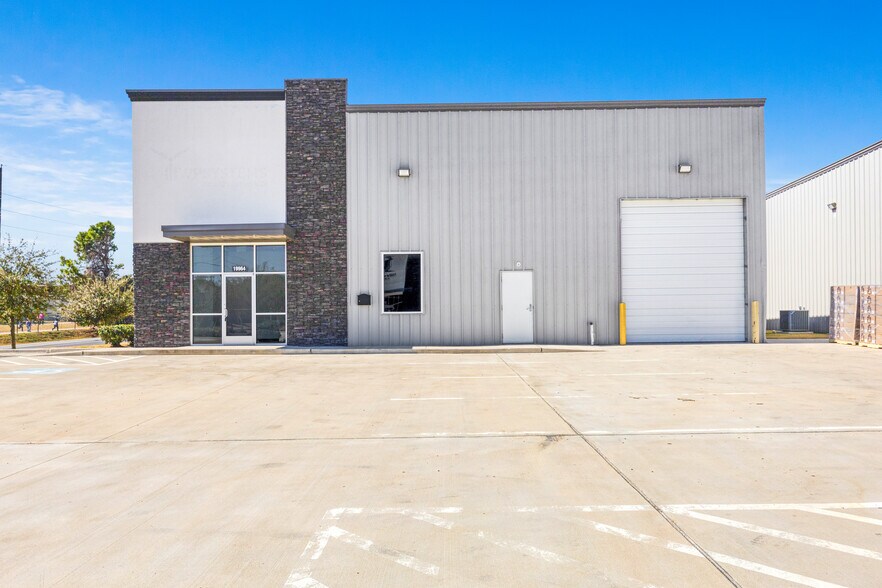 For SALE - Industrial Buildings portefeuille de 3 propriétés à vendre sur LoopNet.ca - Photo du bâtiment - Image 3 de 43
