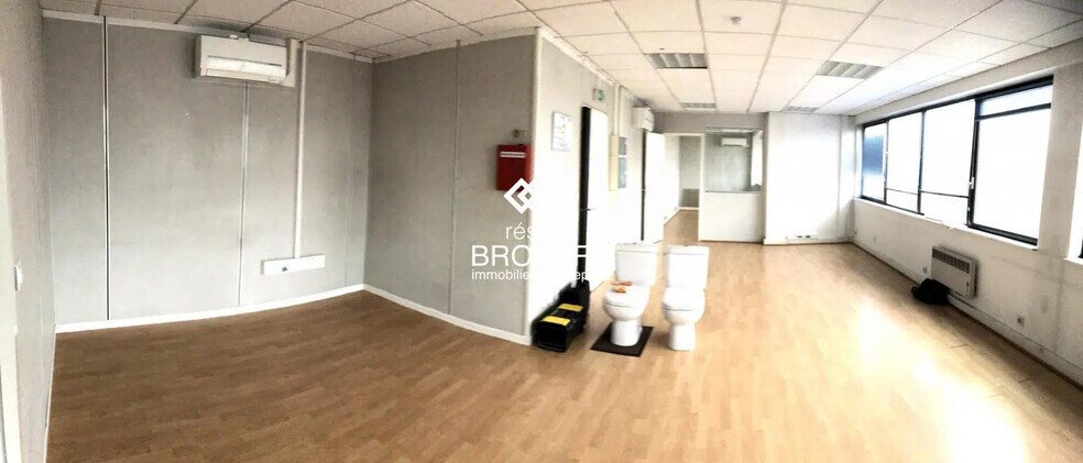 Office in Grenoble for sale - Interior Photo - Image 1 of 5