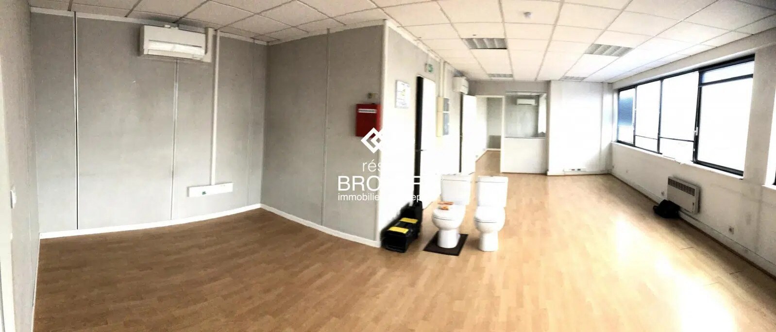 Office in Grenoble for sale Interior Photo- Image 1 of 6