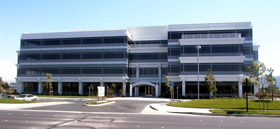 5860 Owens Dr, Pleasanton, CA for lease - Building Photo - Image 2 of 18