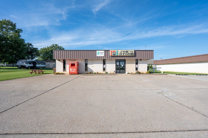 1310 Monastery Dr, Latrobe, PA à vendre - Photo du bâtiment - Image 2 de 22