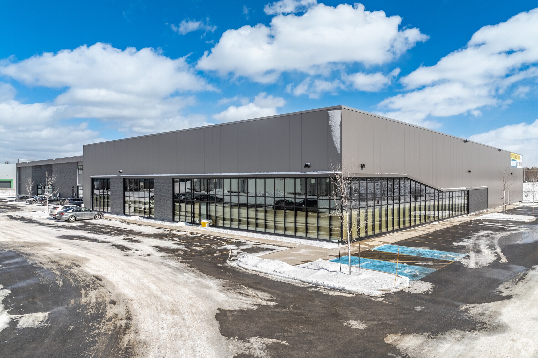 450 Avenue des Entreprises, Gatineau, QC for sale Primary Photo- Image 1 of 1