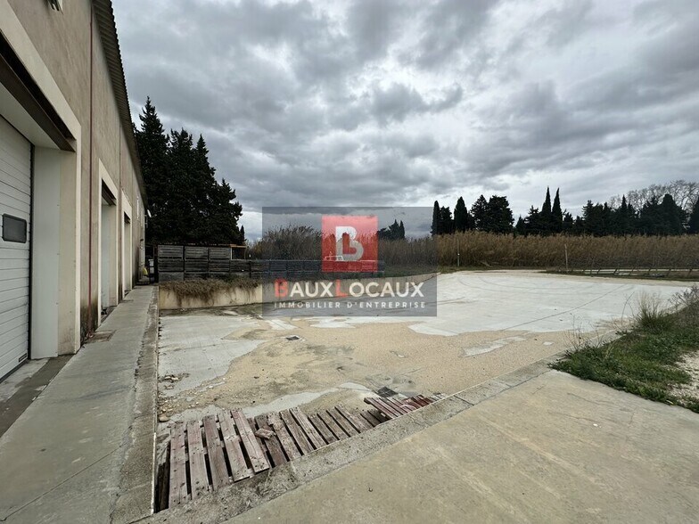 Flex in Noves for sale - Building Photo - Image 3 of 5