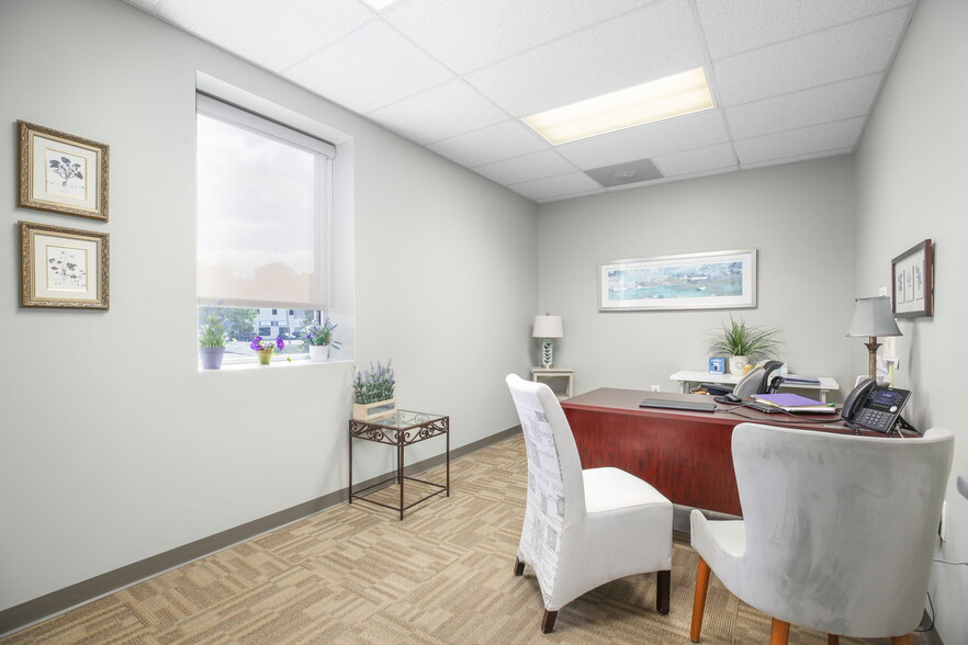 107 Olde Greenwich Dr, Fredericksburg, VA for sale - Building Photo - Image 3 of 10