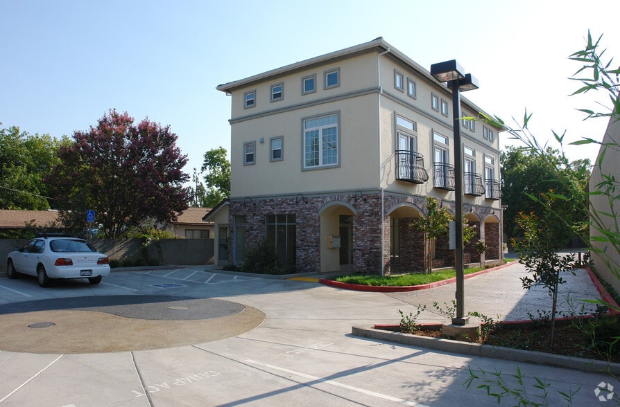 5676 Elvas Ave, Sacramento, CA for lease - Building Photo - Image 2 of 10
