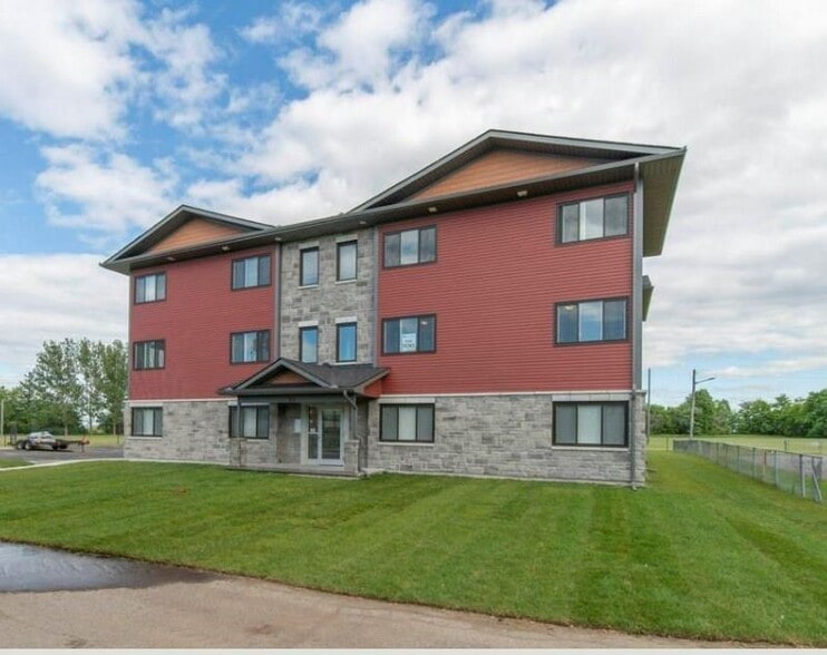 85 St John St, Alfred and Plantagenet, ON for sale - Primary Photo - Image 1 of 1