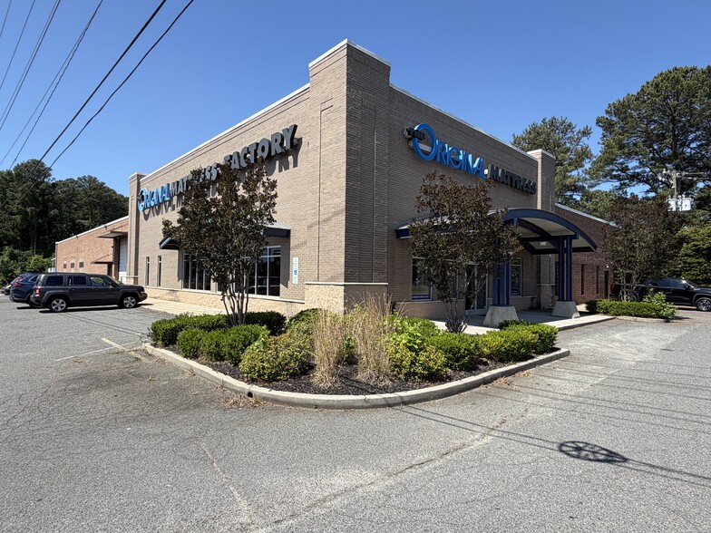 8200 South Blvd, Charlotte, NC à louer - Photo du bâtiment - Image 1 de 9