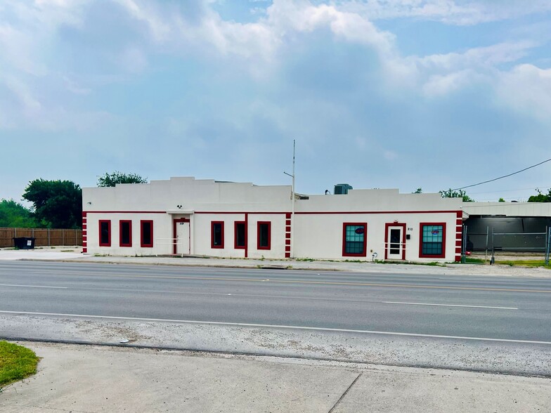 210 N Upshaw Blvd, Robstown, TX for lease - Building Photo - Image 1 of 9