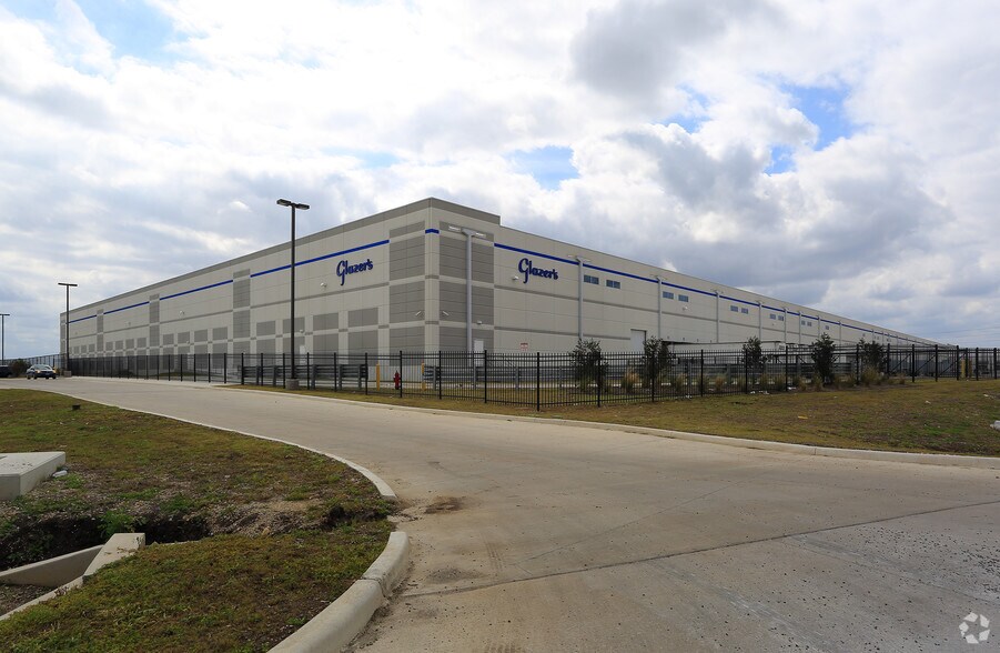 1002 S Callaghan Rd, San Antonio, TX à louer - Photo du bâtiment - Image 3 de 3