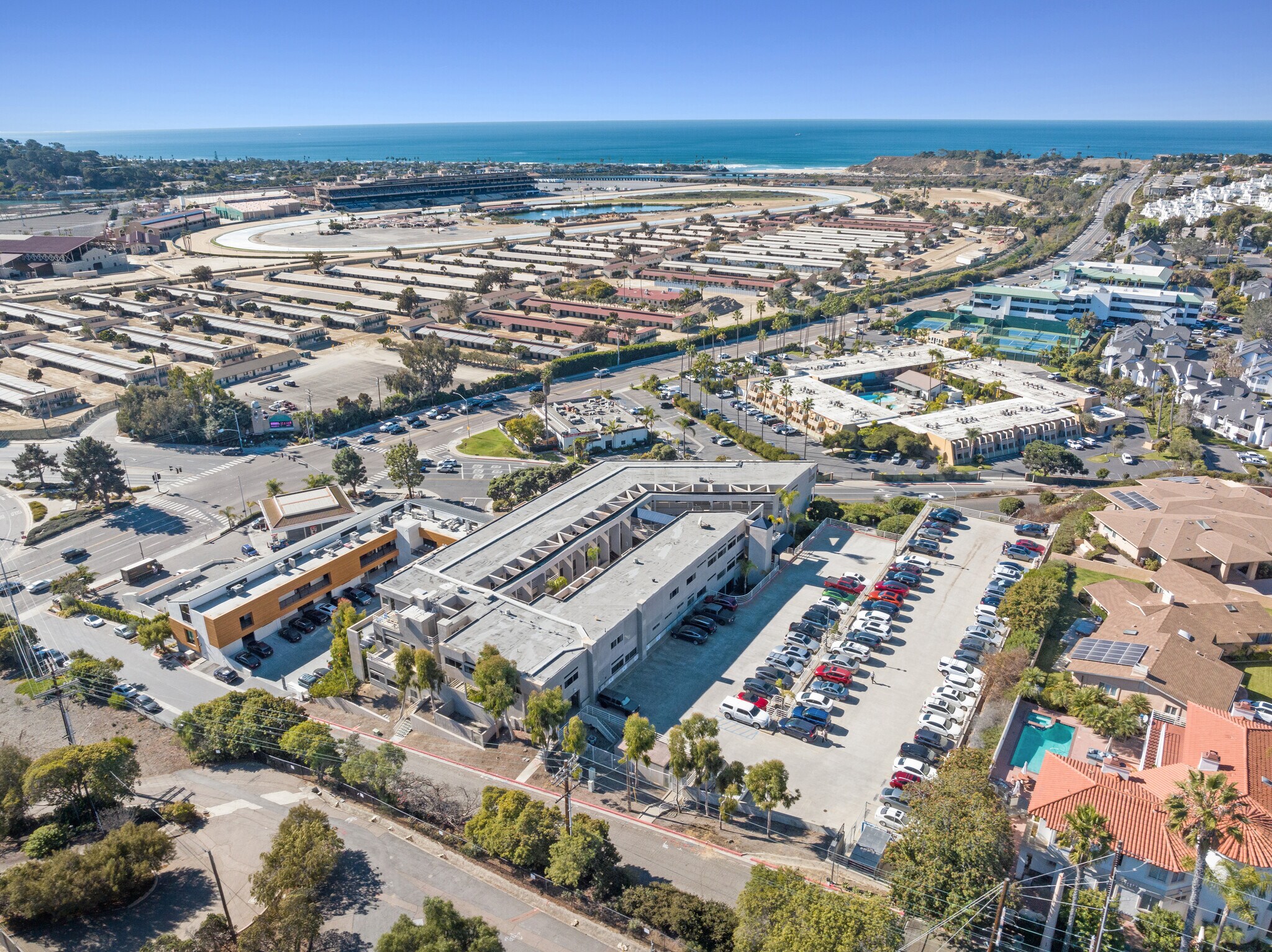990 Highland Dr, Solana Beach, CA à louer Photo principale- Image 1 de 22