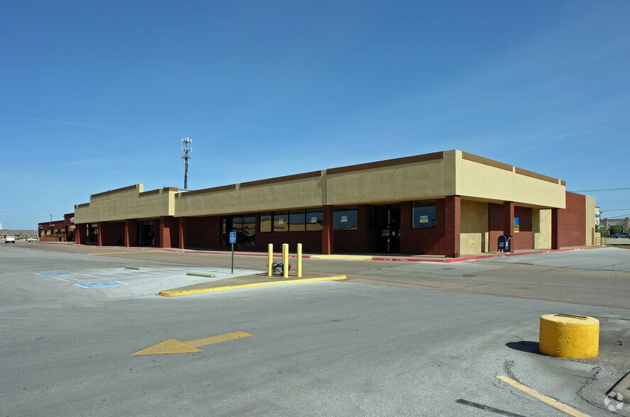503-601 N Highway 77, Waxahachie, TX à louer - Photo du bâtiment - Image 3 de 10