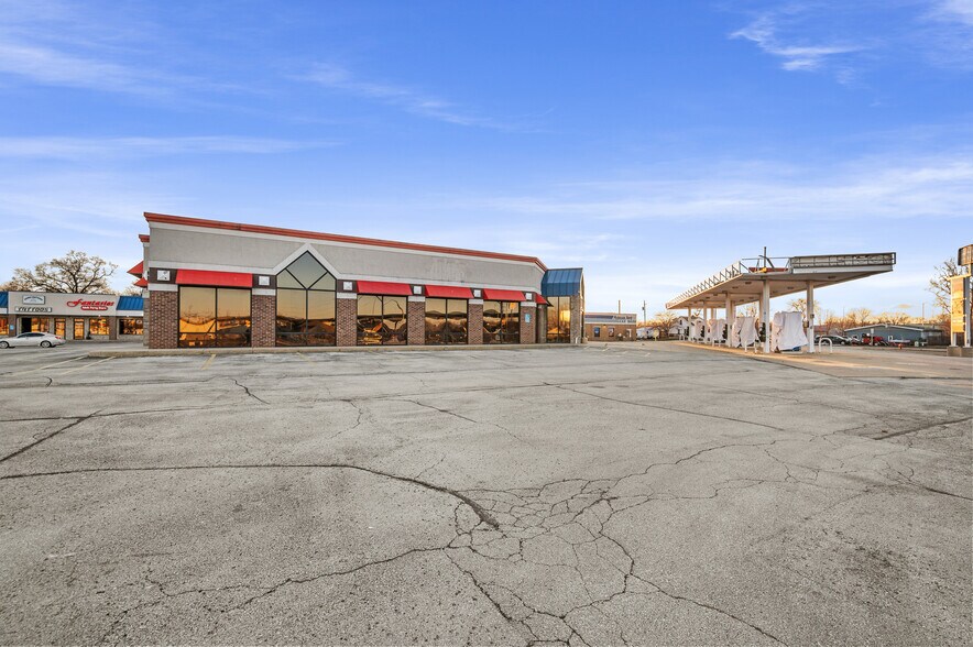 1855 Velp Ave, Howard, WI à louer - Photo du bâtiment - Image 2 de 12