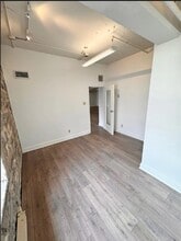 147 Rue Saint-Paul O, Montréal, QC for lease Interior Photo- Image 2 of 3