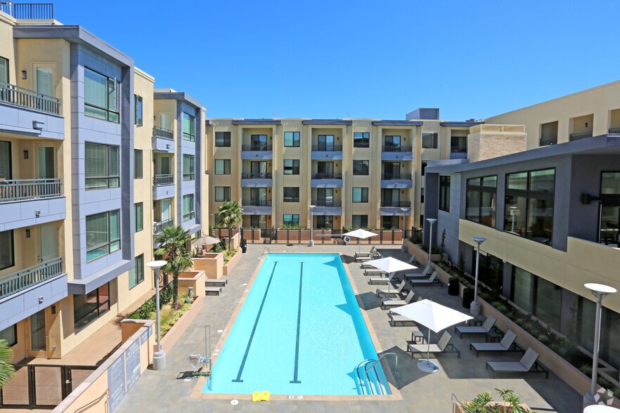 100 Grand Ln, Foster City, CA à louer - Photo du bâtiment - Image 2 de 2