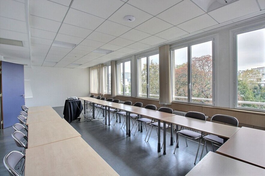 Office in Paris for lease - Interior Photo - Image 1 of 10