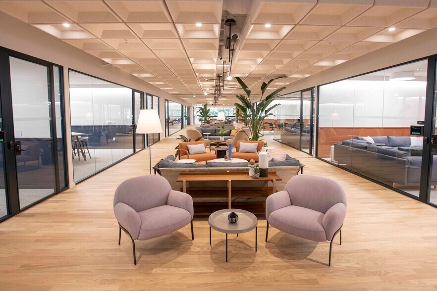 3349 Michelson Dr, Irvine, CA for lease - Interior Photo - Image 3 of 33