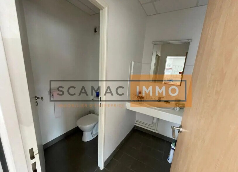 Local d'activités dans Bussy-Saint-Georges à vendre - Photo du bâtiment - Image 3 de 12