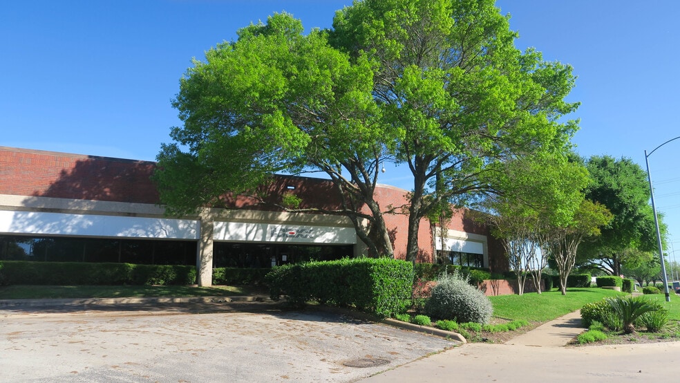 3019 Alvin Devane Blvd, Austin, TX à louer - Photo du bâtiment - Image 3 de 15