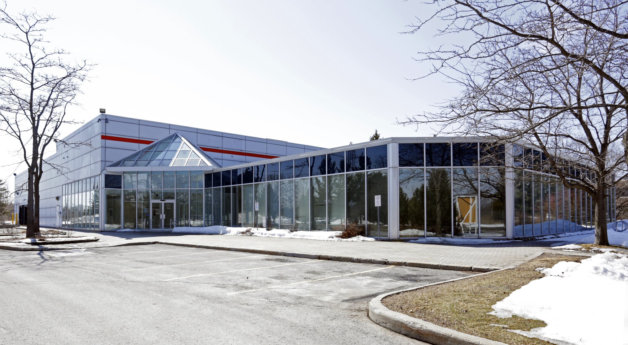 2515 St Laurent Blvd, Ottawa, ON à vendre Photo principale- Image 1 de 1