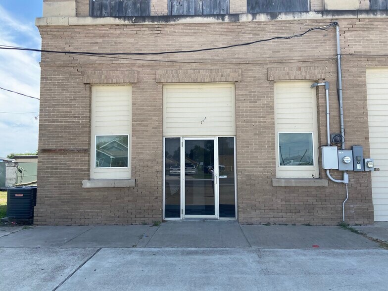 114 Ave C, Gregory, TX à louer - Photo du bâtiment - Image 2 de 9