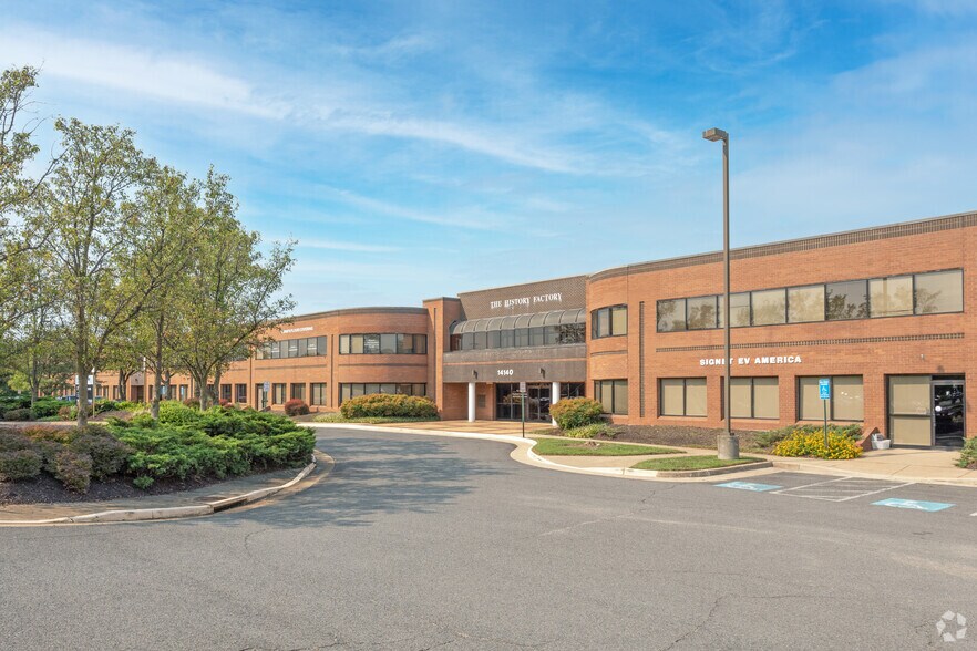 14140 Parke Long Ct, Chantilly, VA à louer - Photo du bâtiment - Image 2 de 13