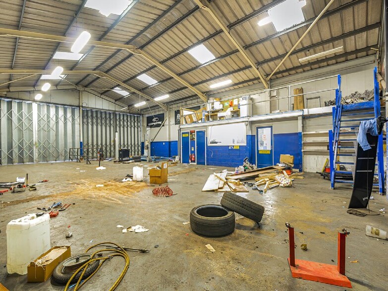 Butts Pond Industrial Estate, Sturminster Newton for lease - Interior Photo - Image 2 of 7