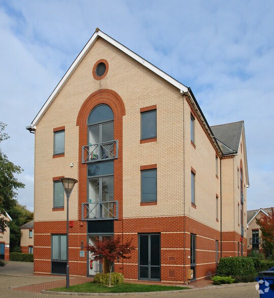 Cowley Mill Rd, Uxbridge à louer - Photo du bâtiment - Image 3 de 3