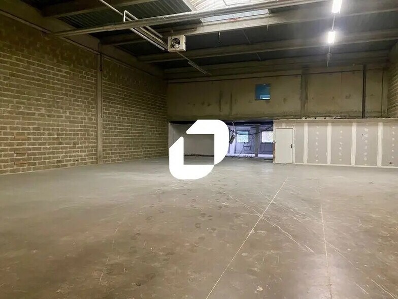 Office in Gennevilliers for lease - Interior Photo - Image 2 of 12