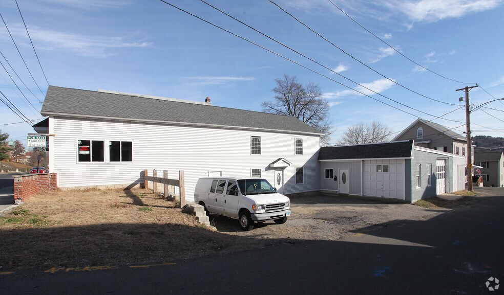 34 Clifton Ave, Ansonia, CT à louer - Photo du bâtiment - Image 3 de 4