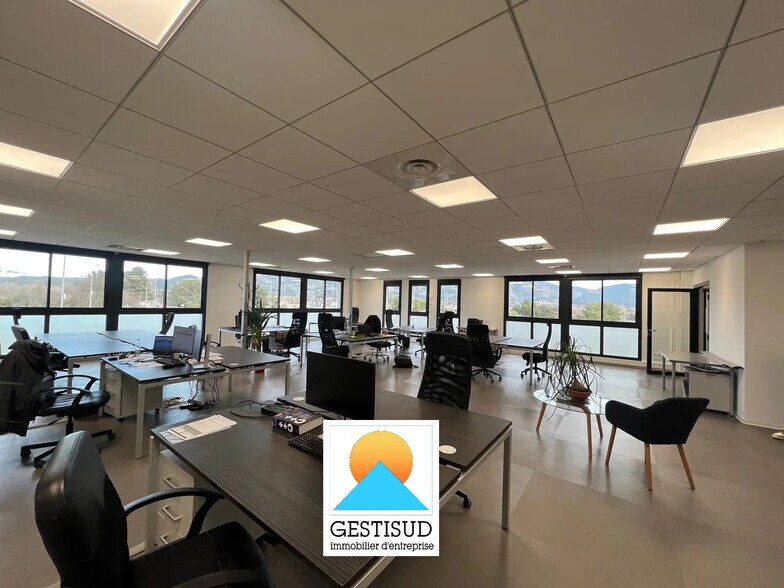 Office in Aubagne for lease - Interior Photo - Image 2 of 6