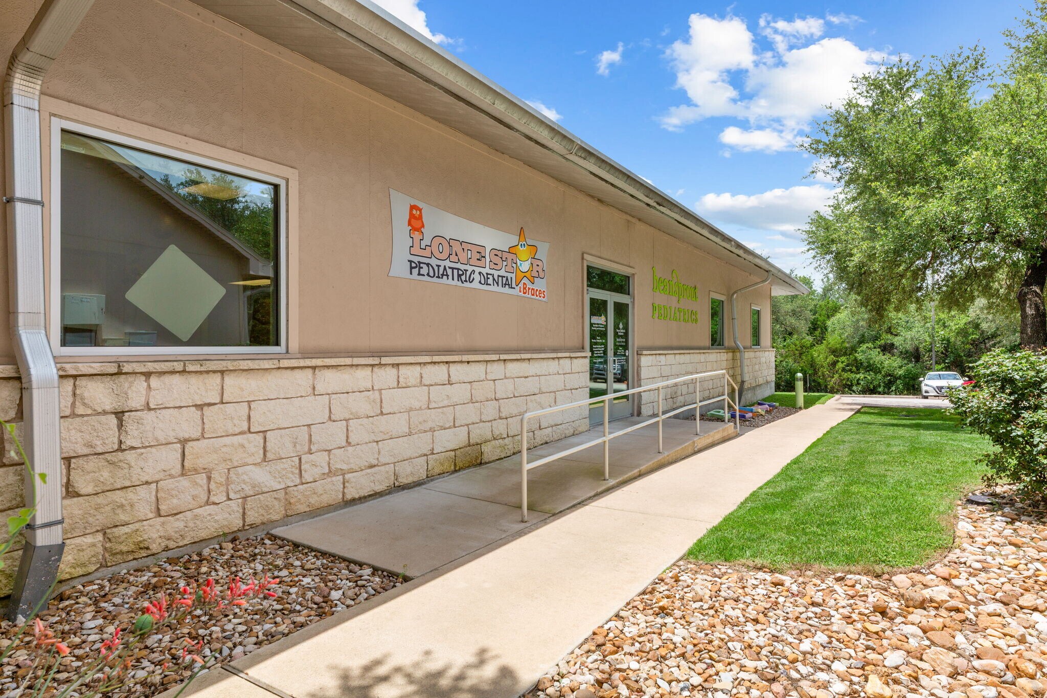 2440 E Highway 290, Dripping Springs, TX à vendre Photo du bâtiment- Image 1 de 1