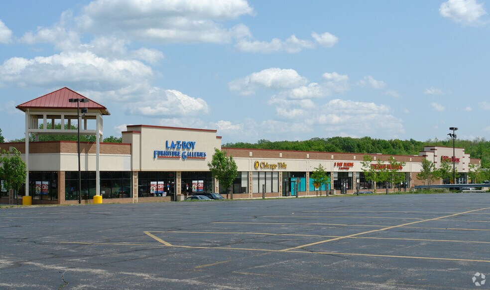 4423-4429 Northwest Hwy, Crystal Lake, IL à louer - Photo du bâtiment - Image 1 de 11