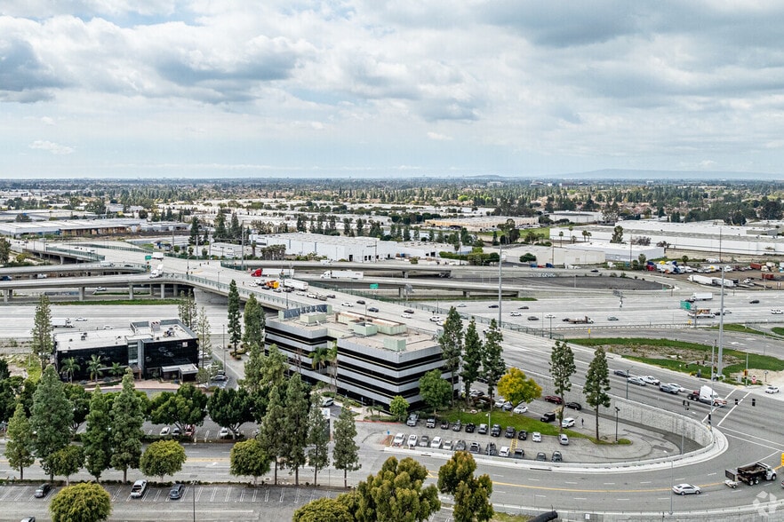 14241 E Firestone Blvd, La Mirada, CA à louer - Aérien - Image 2 de 5