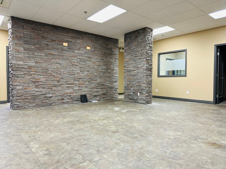 10006 101 Av, Grande Prairie, AB for lease - Lobby - Image 2 of 9