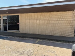1301 W Gore Blvd, Lawton, OK for lease Interior Photo- Image 2 of 2