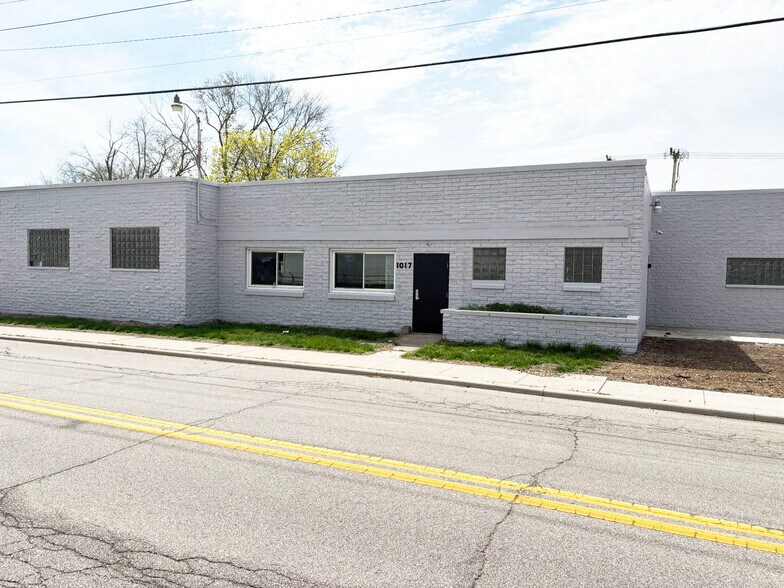 1017 S Logan St, Mishawaka, IN à louer - Photo du bâtiment - Image 2 de 16