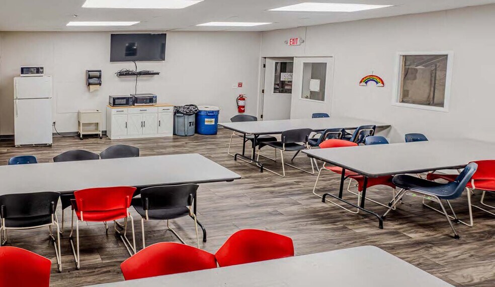 7470 Industrial Parkway Dr, Lorain, OH à vendre - Photo du bâtiment - Image 3 de 12