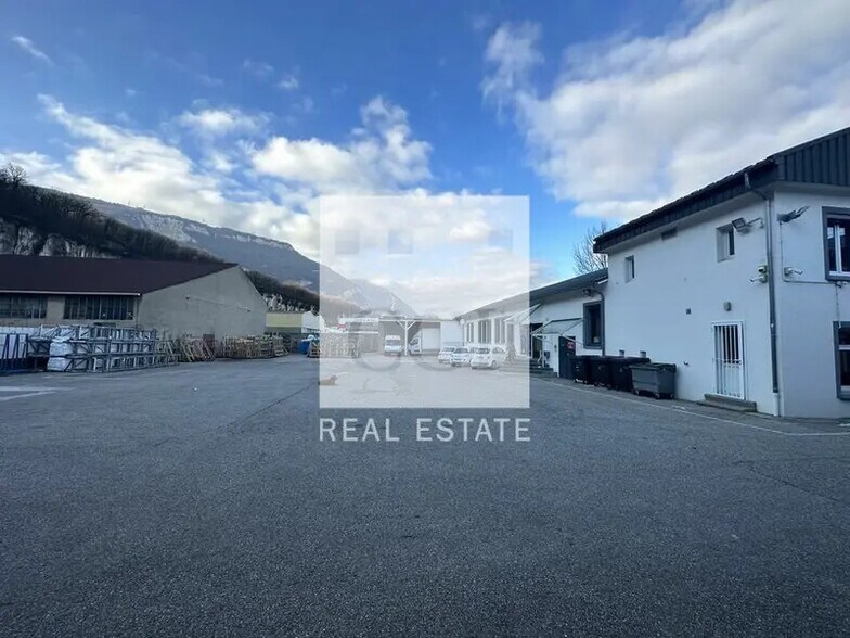 Flex in Fontaine for sale - Building Photo - Image 2 of 12