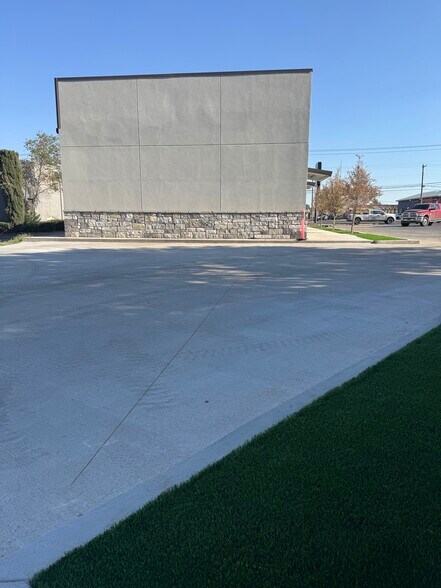 2141 E 8th St, Odessa, TX for lease - Building Photo - Image 3 of 4