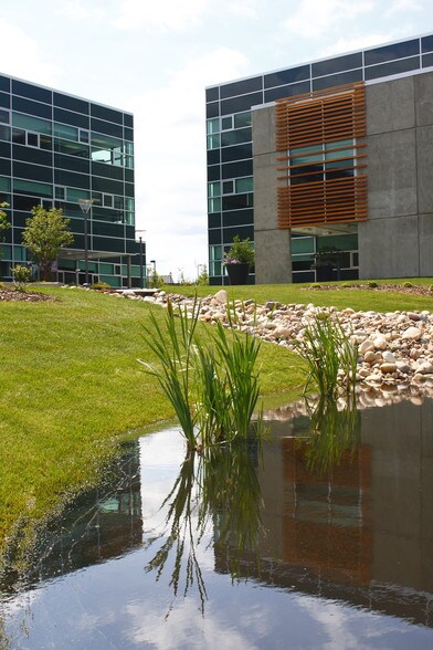 1253 91st St SW, Edmonton, AB à vendre - Photo du bâtiment - Image 1 de 1