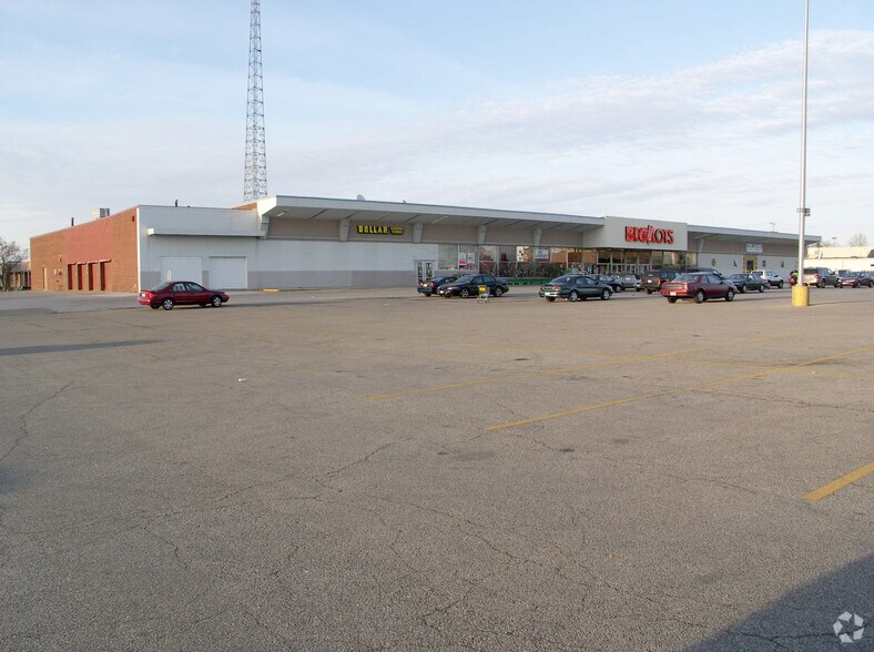 107-245 S Mattis Ave, Champaign, IL à vendre - Photo du bâtiment - Image 3 de 4