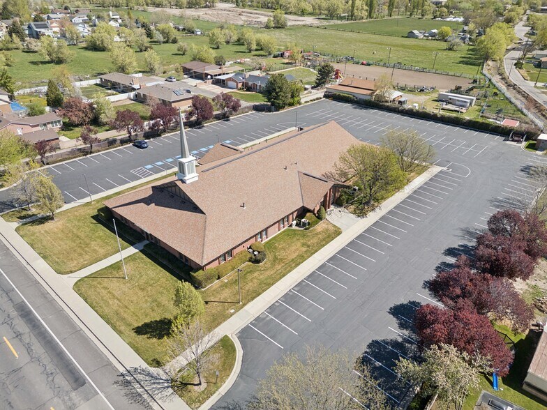 6695 S 2200 W, West Jordan, UT à vendre - Photo du bâtiment - Image 2 de 11