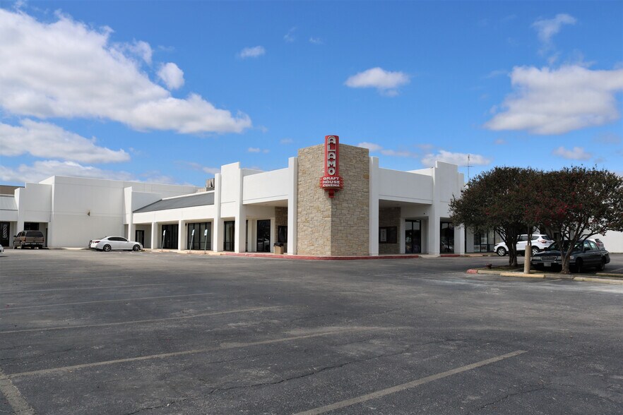 1255 SW Loop 410, San Antonio, TX à vendre - Photo du bâtiment - Image 2 de 4