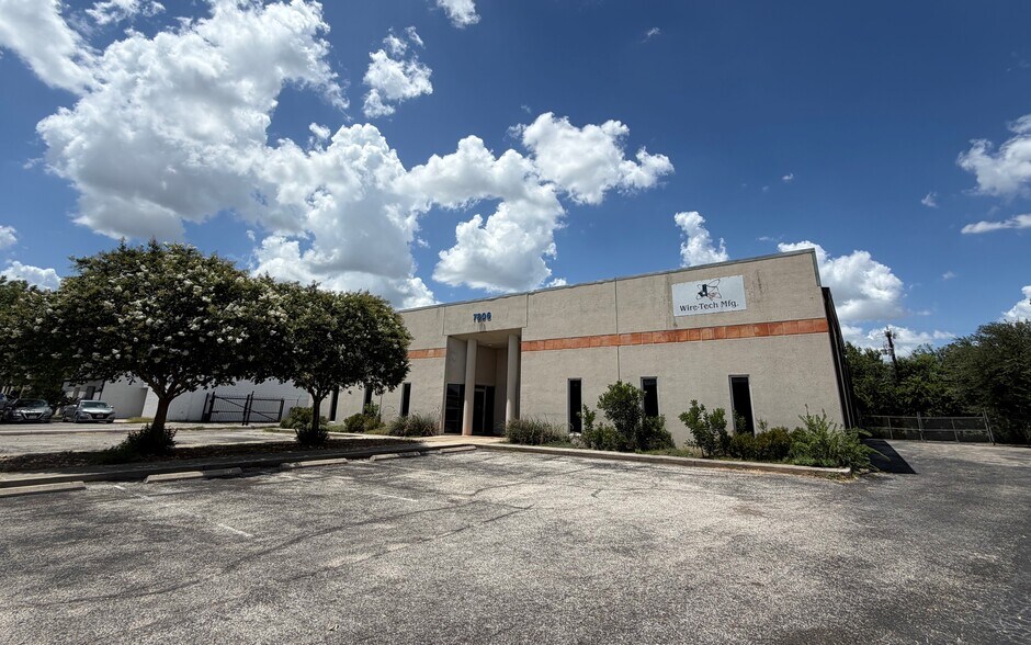7806 Fortune Dr, San Antonio, TX à louer - Photo du bâtiment - Image 1 de 4