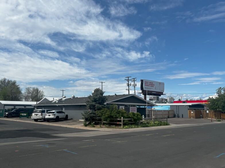 4030-4040 E Warren Ave portfolio of 2 properties for sale on LoopNet.ca - Building Photo - Image 3 of 41