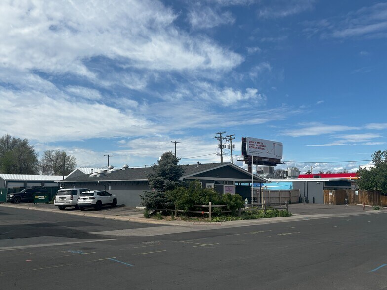 4030-4040 E Warren Ave portefeuille de 2 propriétés à vendre sur LoopNet.ca - Photo du bâtiment - Image 3 de 41