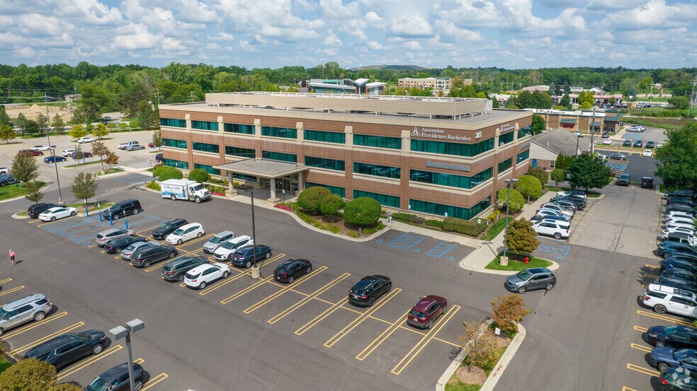 2251 N Squirrel Rd, Auburn Hills, MI à louer - Photo du bâtiment - Image 3 de 5