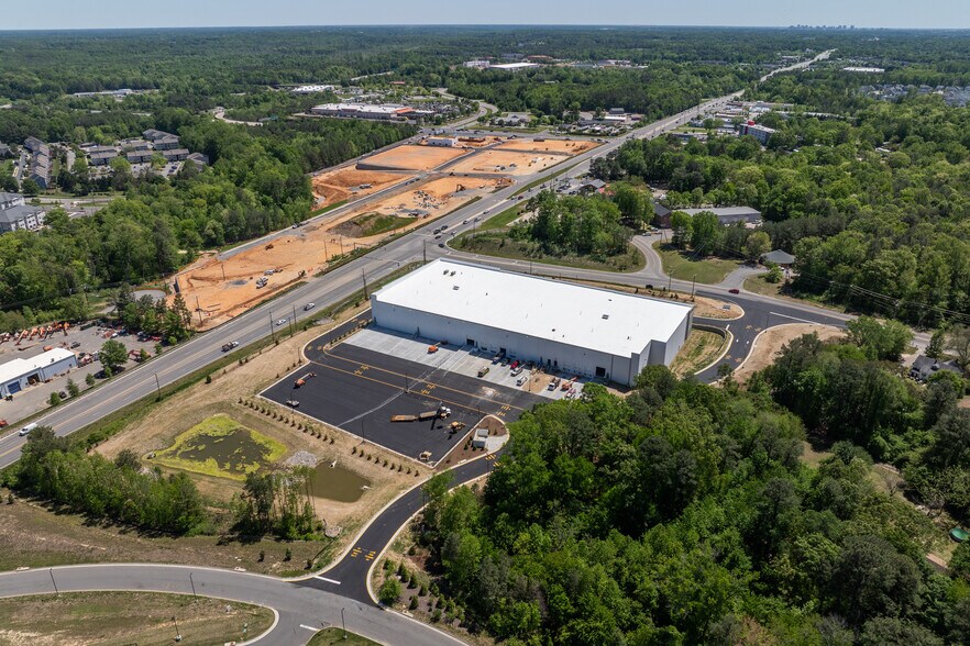 10380 Cedar Ln, Glen Allen, VA à louer - Photo du bâtiment - Image 2 de 7